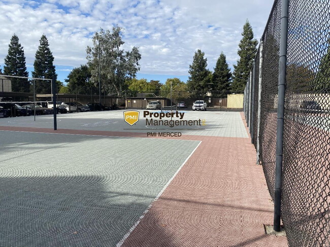 Building Photo - Coming Soon! 2 Bedroom Condo in Gated Community!