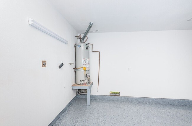 Building Photo - Modern Renovated 4BR Home in Oceanside – P...