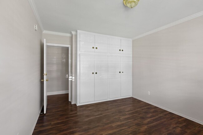 Building Photo - Welcome to this Beautiful Ranch-Style Home...