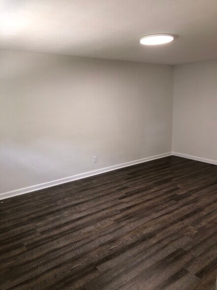 Building Photo - 1023 W State st