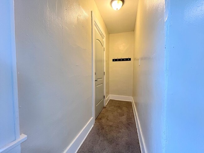 Building Photo - 501 Plymouth Ave