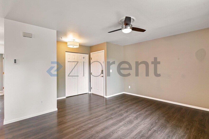 Building Photo - Unit C