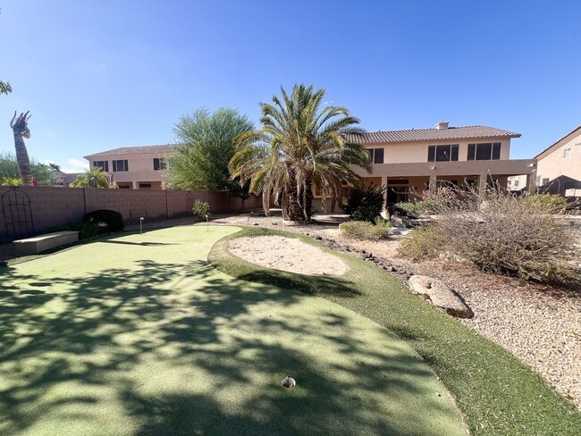 Building Photo - Stunning 5 bed/ 3.5 Bath in Pleasant Valley