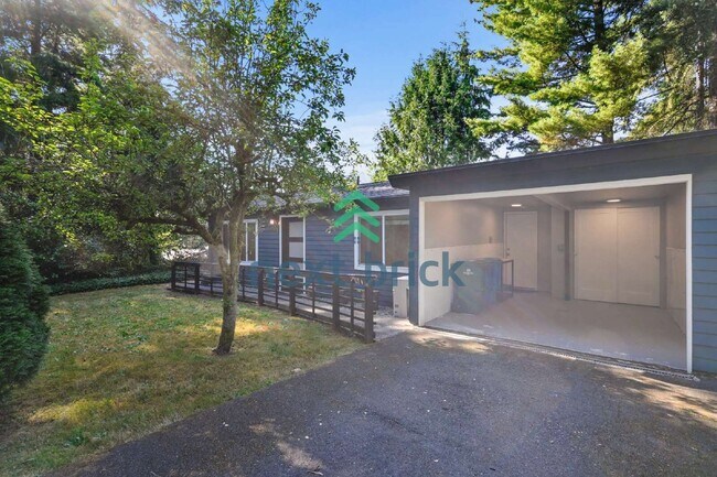 Building Photo - Charming Shoreline Home on a Spacious Lot | A/C & EV Charger | Near Light Rail