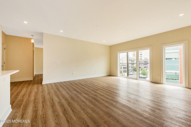 Building Photo - 700 Bangs Ave