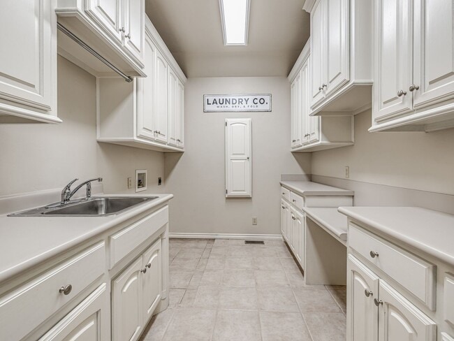 Building Photo - Stunning Luxury Home in East Edmond with a Pool/Jacuzzi + Woody Creek Addition + Theater Room+/5 ...