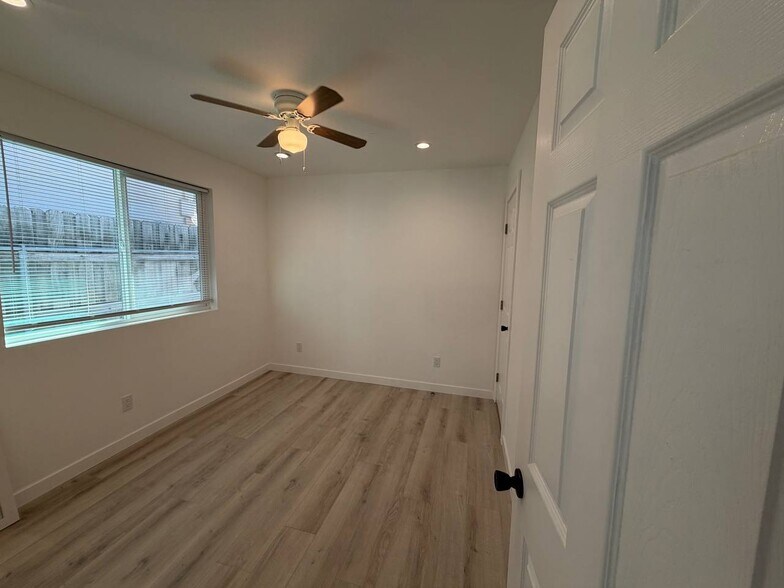 Building Photo - 5903 Texhoma Ave