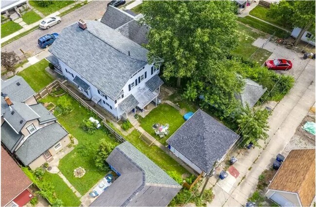 Building Photo - 1409 Carlisle Ave