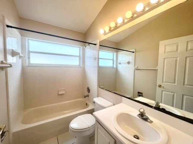 Building Photo - Orlando - 3 Bedroom, 2 Bathroom Single Fam...