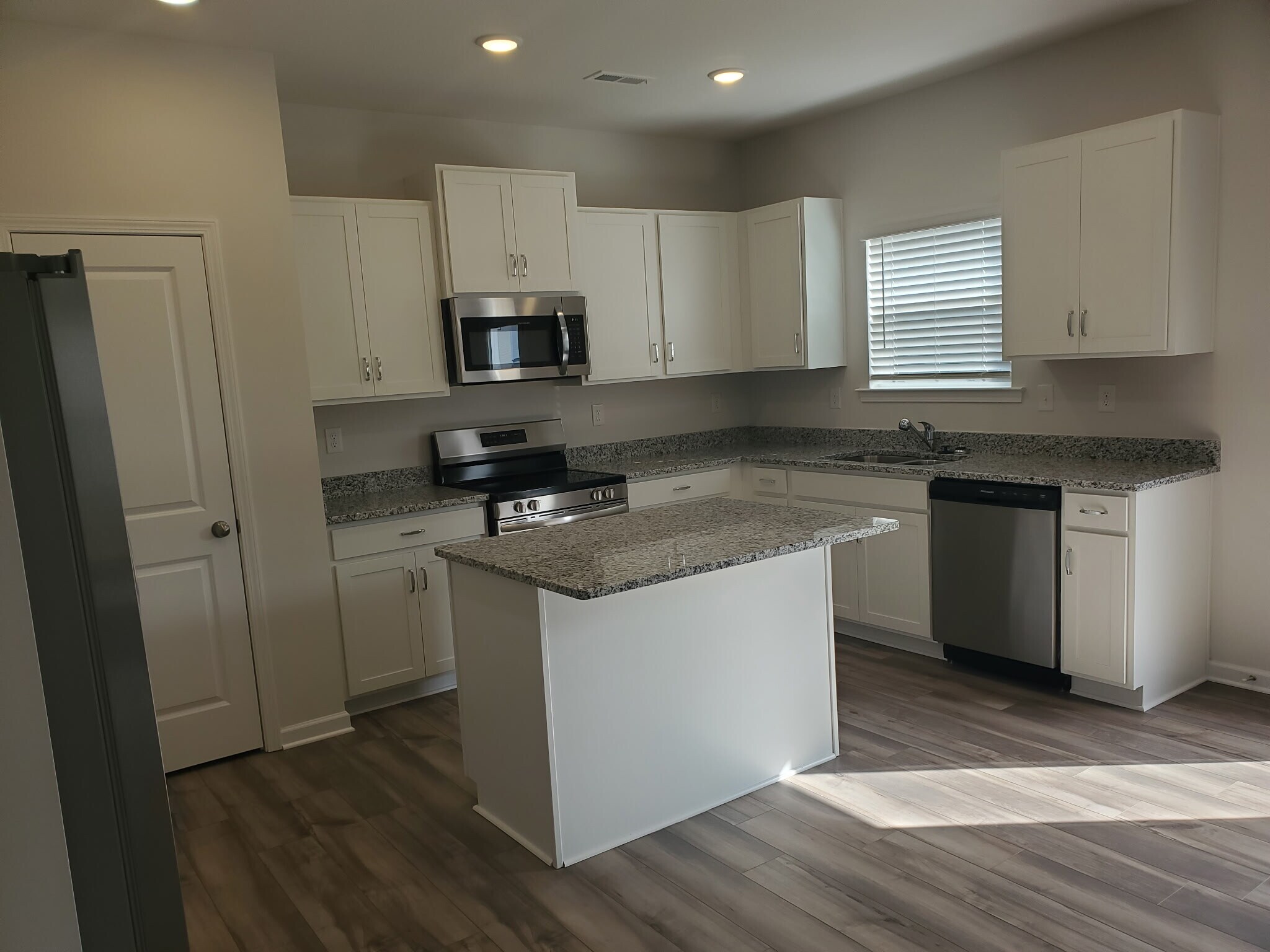 Building Photo - 5702 Hagler Loop