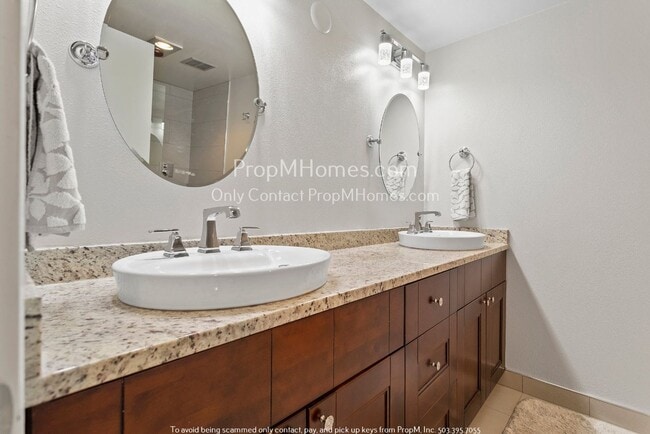 Building Photo - Luxurious Two Bedroom High-Rise Living at the Portland Plaza!