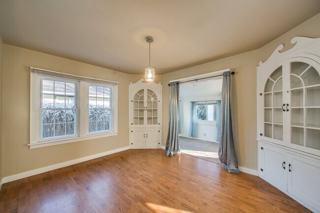 Building Photo - Charming 3-Bedroom Home with Spacious Base...