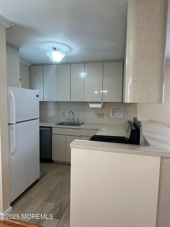 Building Photo - 35 Sternberger Ave