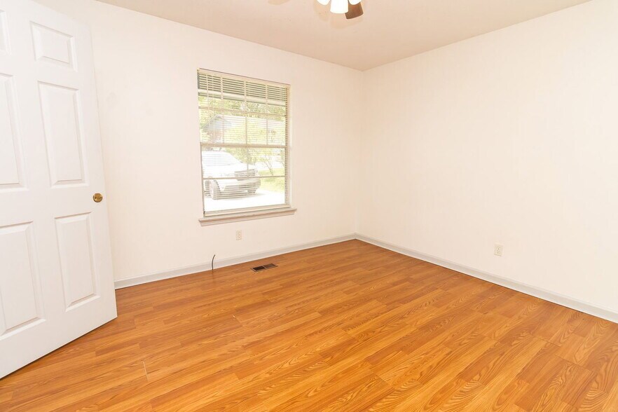 Building Photo - 5781 Taggart Dr