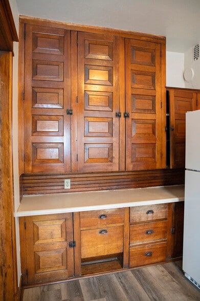 Building Photo - 609 5th Ave