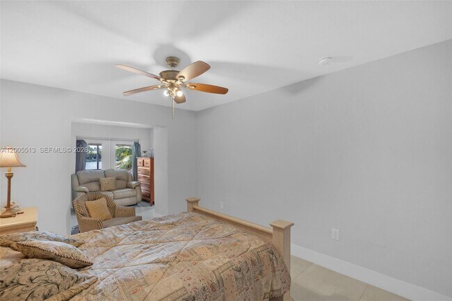 Building Photo - 862 W 79th St