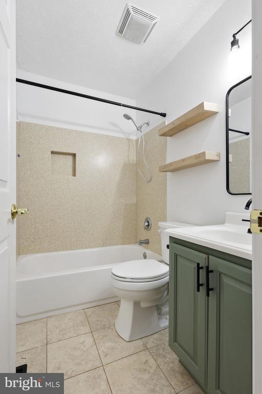 Building Photo - 405 Willow Lawn Dr