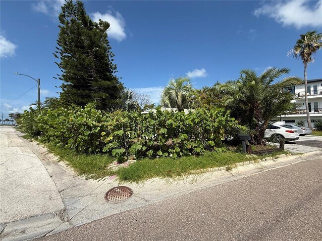 Building Photo - 14402 N Bayshore Dr