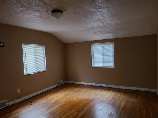 Bedrom1 - 965 McNeilly Rd