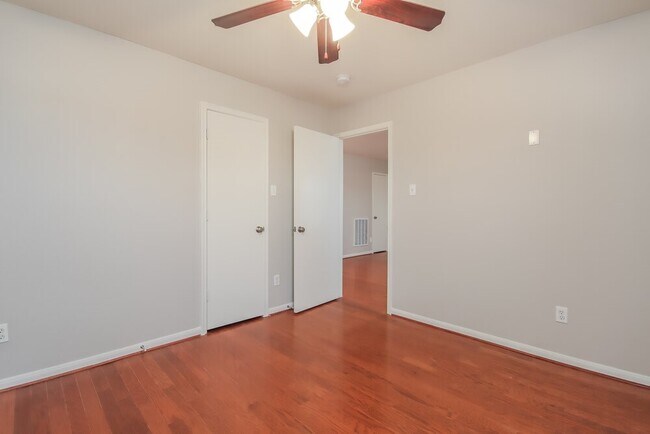 Building Photo - 553 Small Cedar Dr