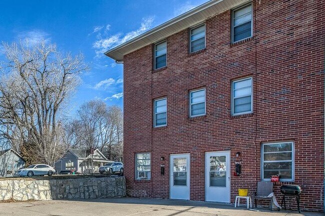 Building Photo - 4915 Mayberry St