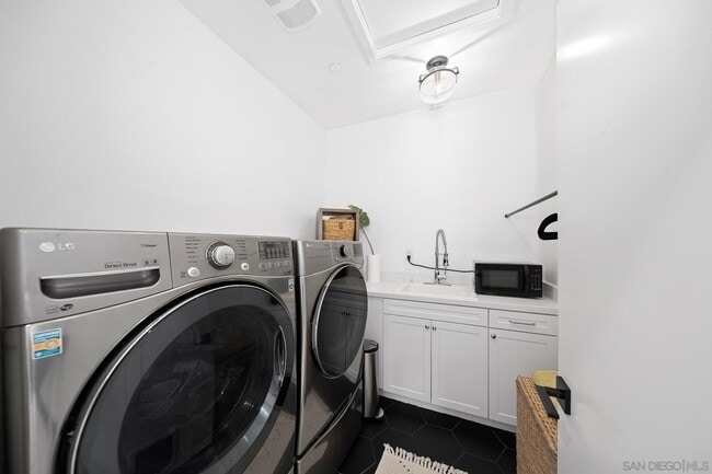 Building Photo - 8850 Weston Rd