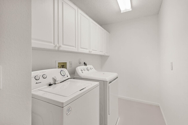 Building Photo - 13596 Weyburne Dr