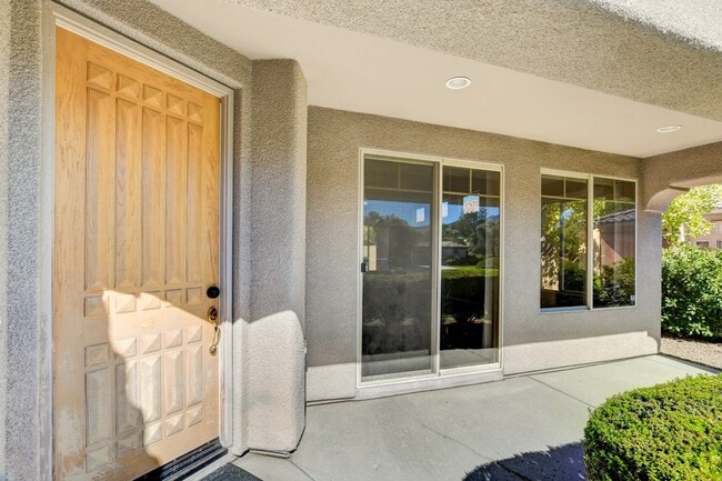 Building Photo - ELEGANT Single Story, 2 Bedroom Home in ANTHEM Gated Community!