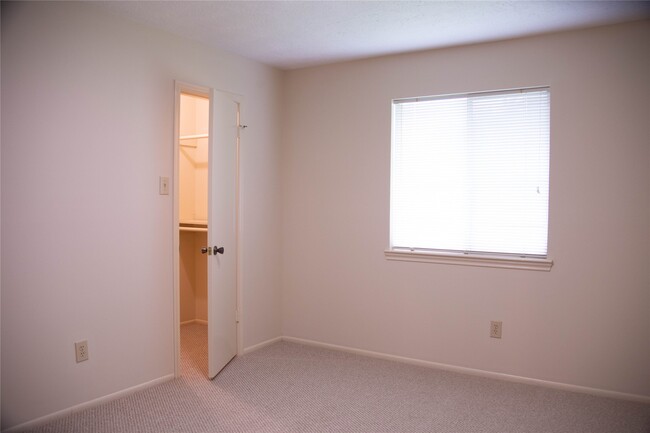 Building Photo - 13214 Ensley Wood Dr
