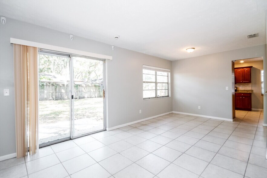 Building Photo - 3222 Las Brisas Dr