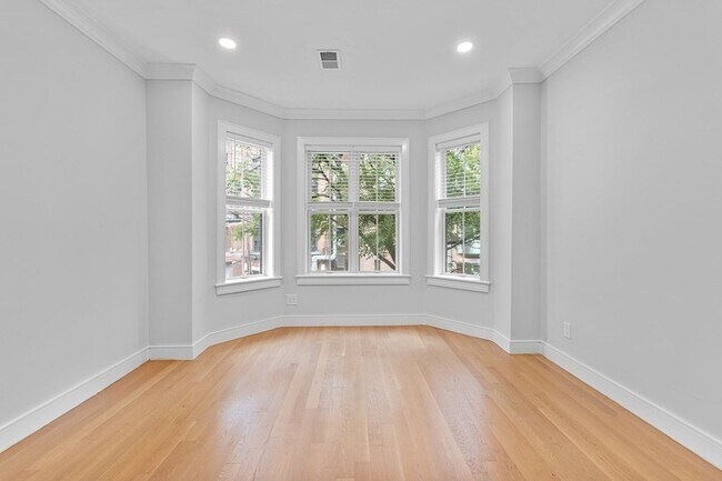 Building Photo - 535 Newbury St