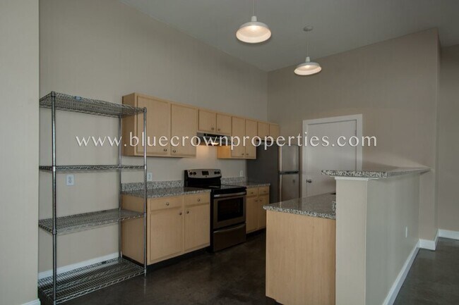 Building Photo - 2502 Live Oak St