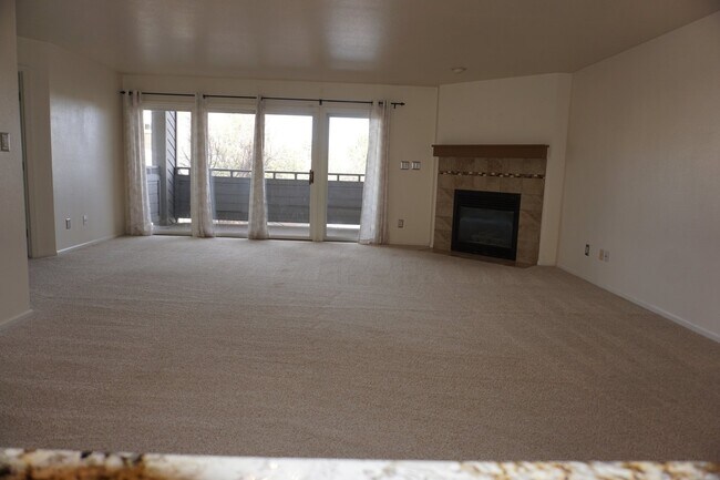 Building Photo - Lovely Mountain Condo!!
