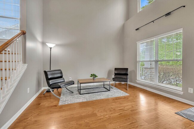 Building Photo - Spotless 3BR/2.5BA townhome minutes from West End, Downtown Nashville!