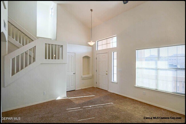 Building Photo - 1345 Fito Hernandez St