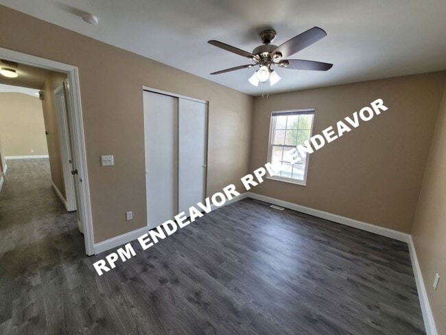 Building Photo - "Stunning 3-Bed Home with Modern Finishes, Spacious Yard, and Quiet Cul-De-Sac Location!"