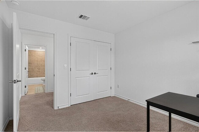Building Photo - 2911 St Regis Dr