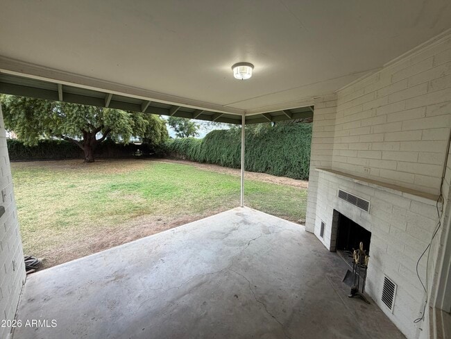 Building Photo - 1725 S Sierra Vista Dr