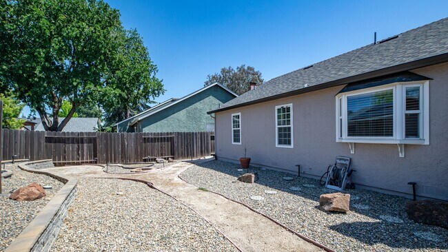 Building Photo - 3 Bedroom Home in Vacaville