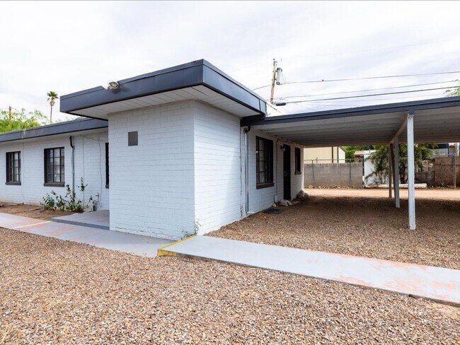 Building Photo - Cozy & Modern 2-Bedroom Home