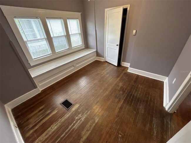 Building Photo - 620 5th Ave W