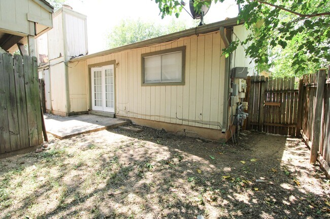 Building Photo - 4724 Oakfield Way