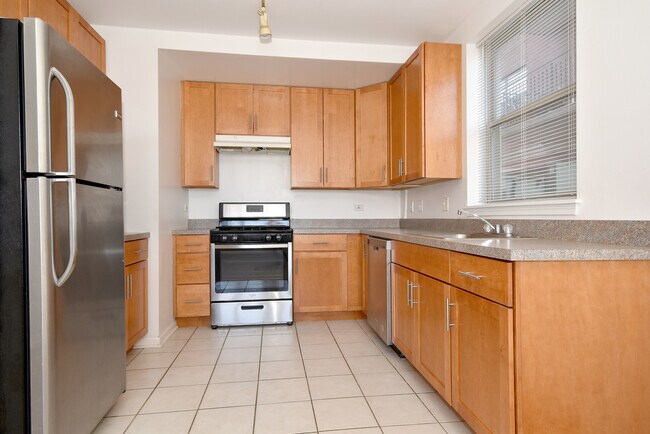 Building Photo - 1327 N Halsted St