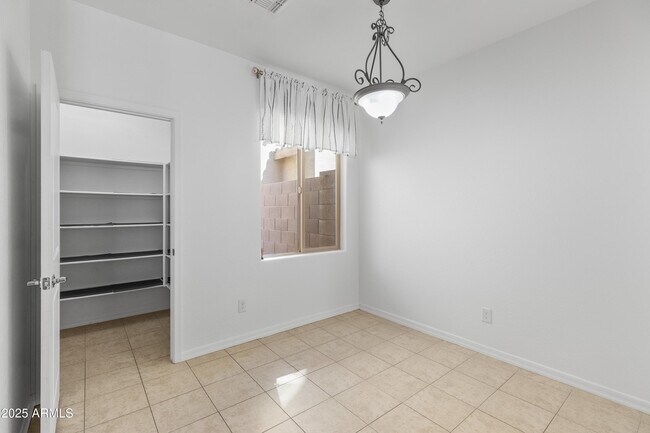 Building Photo - 3664 S Jasmine Dr
