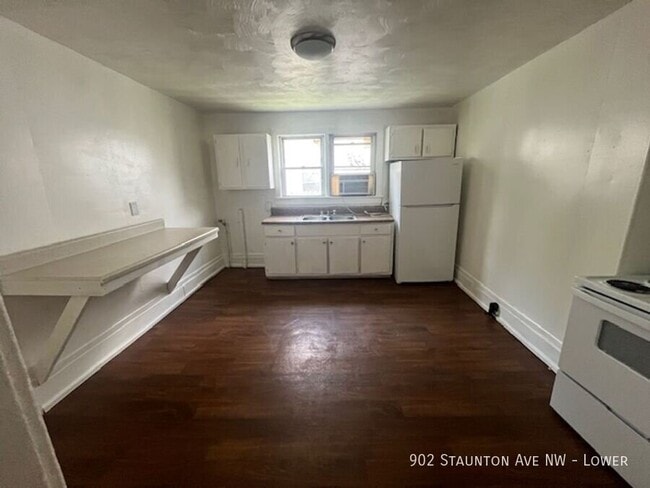 Building Photo - 902 Staunton Ave NW