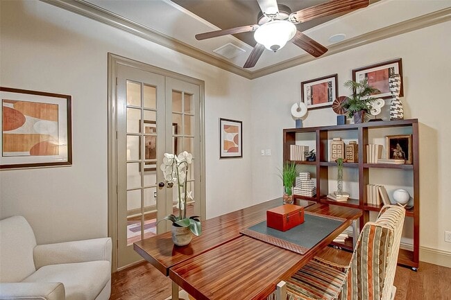 Building Photo - 7 Shearling Ct