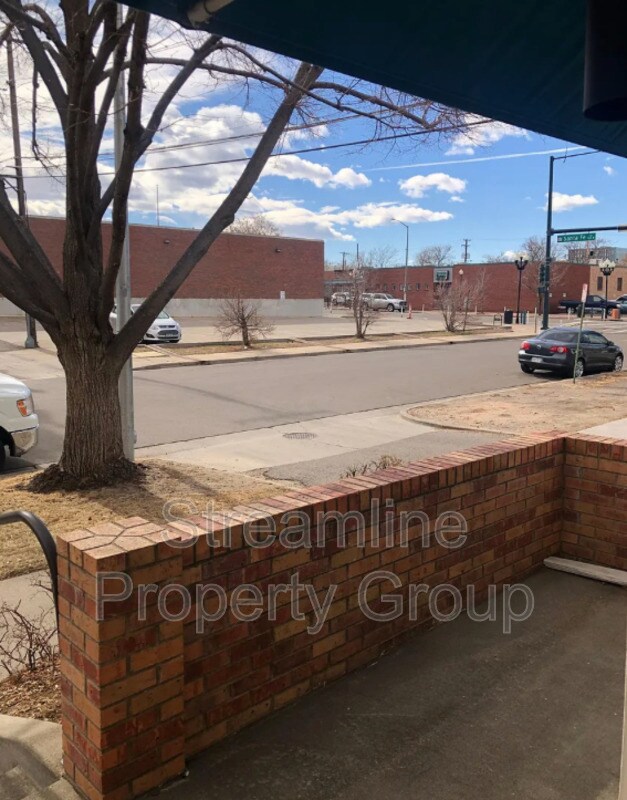 Building Photo - 1201 Galapago St