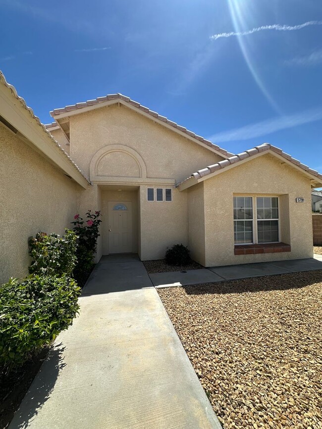 Building Photo - 3 bedroom, 2 bath in Copper Hills