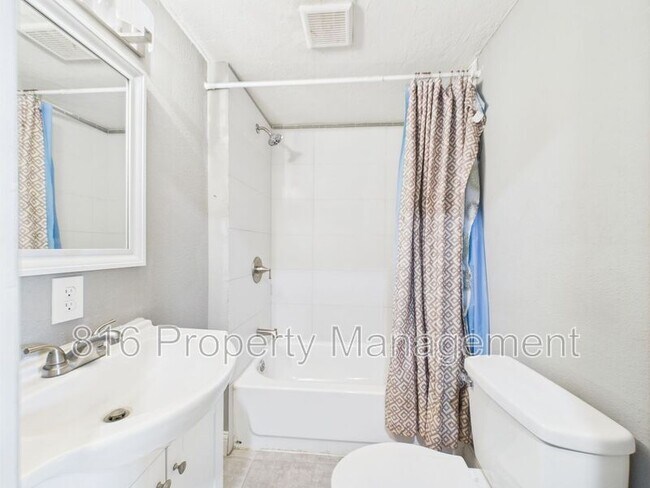 Building Photo - 701 W Kansas St