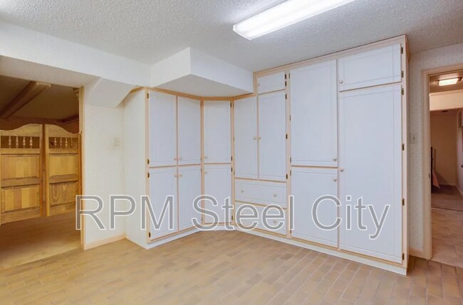 Building Photo - 2541 Taylor Ln